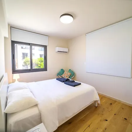 Lighthouse By The Sea Apartment Paphos