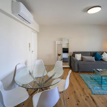 Lighthouse By The Sea Apartment